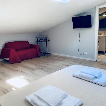 Πανσιόν Domus Regia